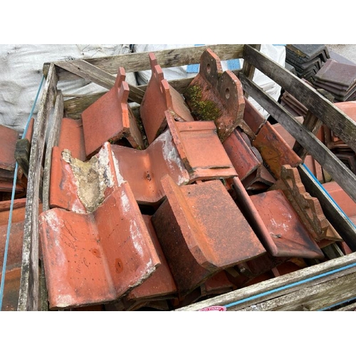 47 - Crate of approx. x30 mixed ridge tiles, sizes and styles vary