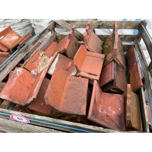 47 - Crate of approx. x30 mixed ridge tiles, sizes and styles vary