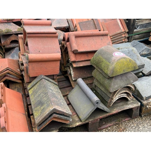 62 - Pallet of assorted roof tiles and coping inc. terracotta, blue roll top and half round, mixed sizes ... 