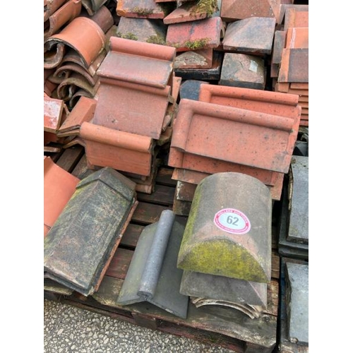 62 - Pallet of assorted roof tiles and coping inc. terracotta, blue roll top and half round, mixed sizes ... 