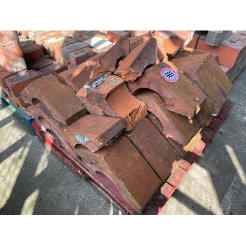 683 - Approx. x35 triangular coping bricks, 17cm h x 44cm w