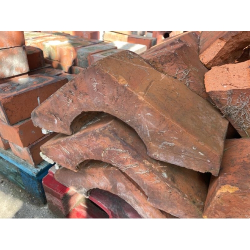 683 - Approx. x35 triangular coping bricks, 17cm h x 44cm w