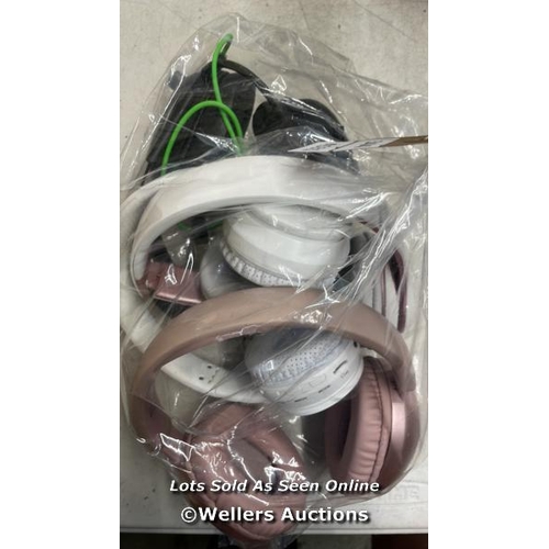 4519 - BAG OF HEADPHONES