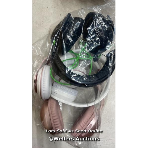 4519 - BAG OF HEADPHONES