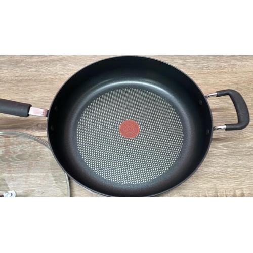 8035 - TEFAL DEEP SAUTE PAN 4.7L / SIGNS OF USE / B3