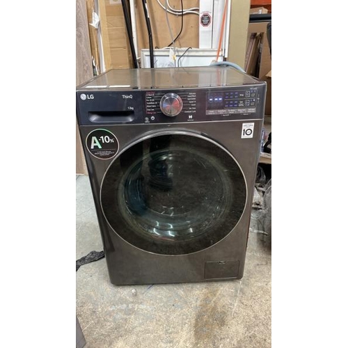 8039 - LG F4Y913BCTA1, 13KG, 1400RPM, WASHING MACHINE, A RATED / POWERS UP / SIGNS OF USE / P