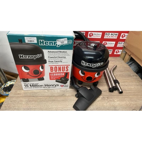 8040 - HENRY MICRO HI-FLO VACUUM CLEANER / POWERS UP / SIGNS OF USE / A16