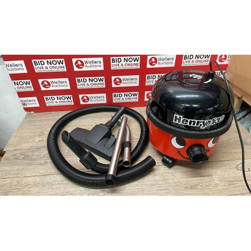 8083 - HENRY MICRO HI-FLO VACUUM CLEANER / POWERS UP / SIGNS OF USE / F23