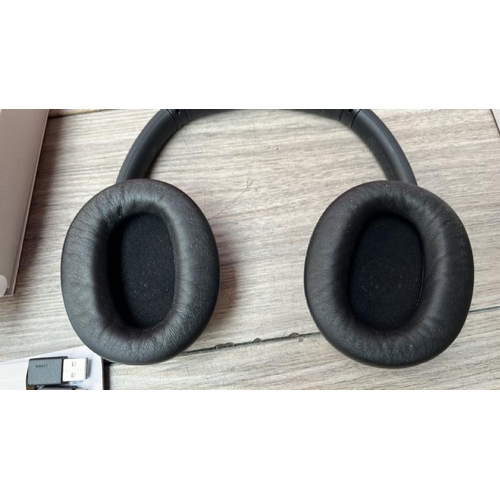 8515 - SONY WHCH720NB NOISE CANCELLING OVEREAR HEADPHONES / POWERS UP, CONNECTS & PLAYS MUSIC / WITH BOX / ... 