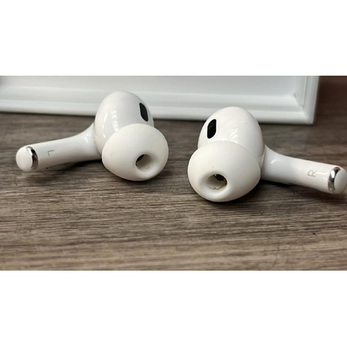 8527 - APPLE AIRPODS PRO (2ND GENERATION)(USB-C), MTJV3ZM/A / MINIMAL SIGNS OF USE / POWERS UP, CONNECTS & ... 