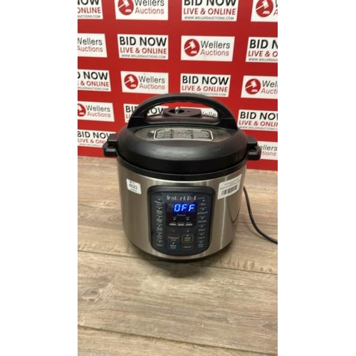 4023 - INSTANT POT DUO 9-IN-1 MULTI COOKER / POWERS UP / SIGNS OF USE / MISSING PRESSURE VALVE / F16