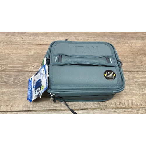 4030 - TITAN EXPANDABLE LUNCHBOX / NEW / F16