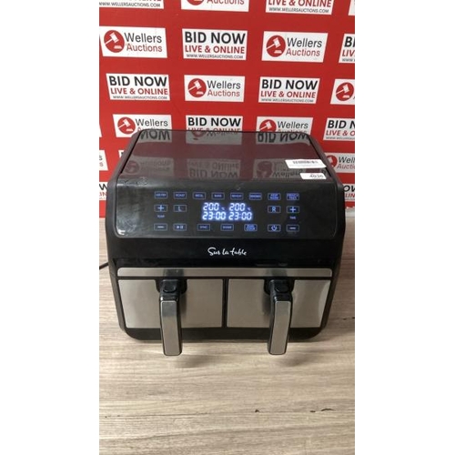 4036 - SUR LA TABLE AIR FRYER WITH X2 3.8L DRAWERS / POWERS UP / SIGNS OF USE / F18