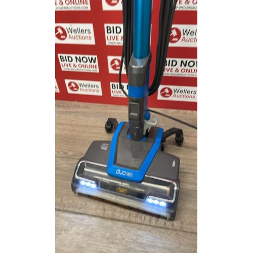 4122 - SHARK HZ400UKT CORDED STICK VACUUM    / POWERS UP / SIGNS OF USE / W3