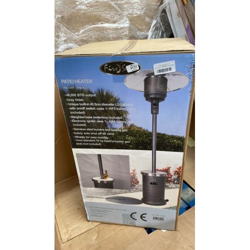 4131 - WELL TRAVELED GAS HEATER WITH LED TABLE  / P