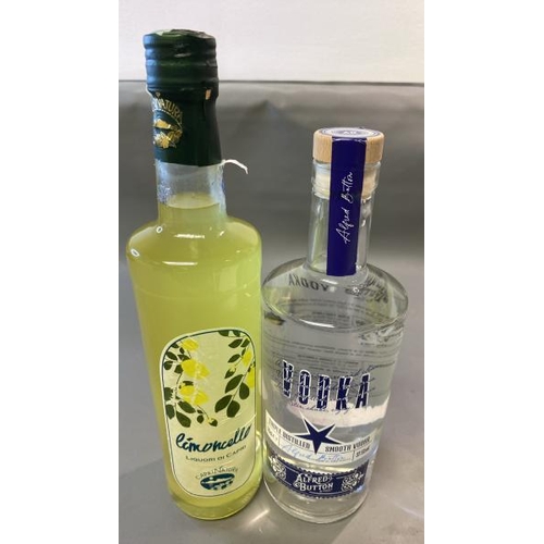 9520 - VODKA ALFRED BUTTON & SONS 70CL + CAPRIATURA LIMONCELLO LIQUORI DI CAPRI 70CL