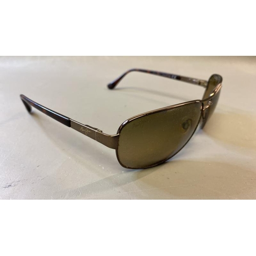 9618 - MAUI JIM SUNGLASSES + CASE - PRE OWENED