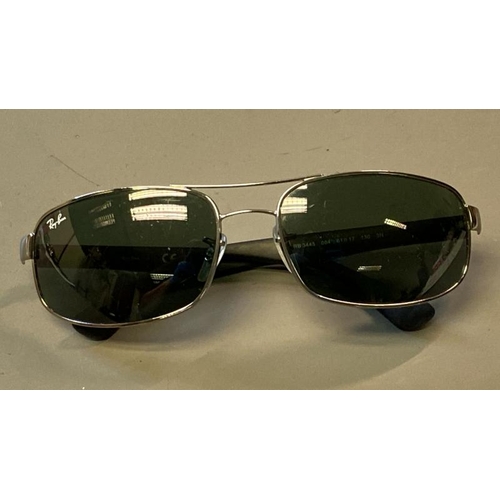 9620 - RAY BAN SUNGLASSES - PRE OWENED