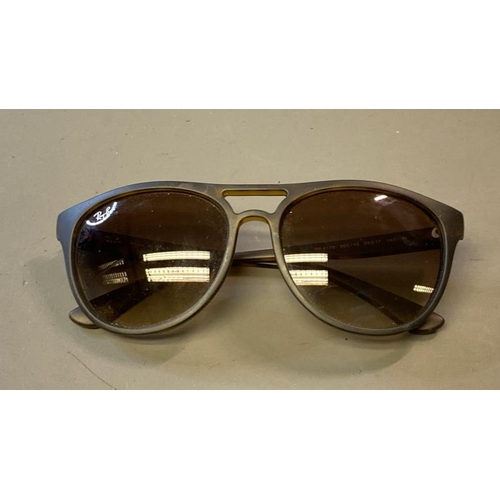 9621 - RAY BAN SUNGLASSES - PRE OWENED