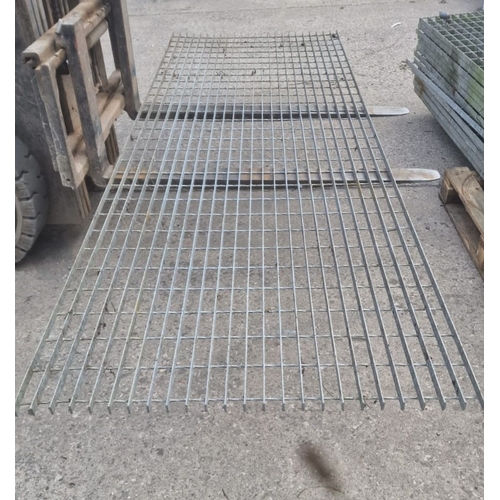 751 - X15 Galvanised floor grates, 300cm x 100cm