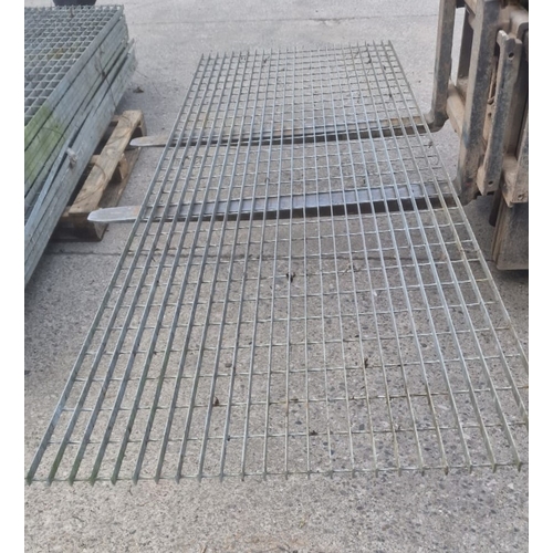 751 - X15 Galvanised floor grates, 300cm x 100cm