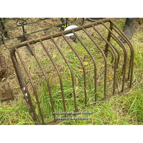 117 - Cast iron hay rack, 36cm (h) x 76cm (w) x 40cm (d) / Please bring equipment and labour to assist wit... 