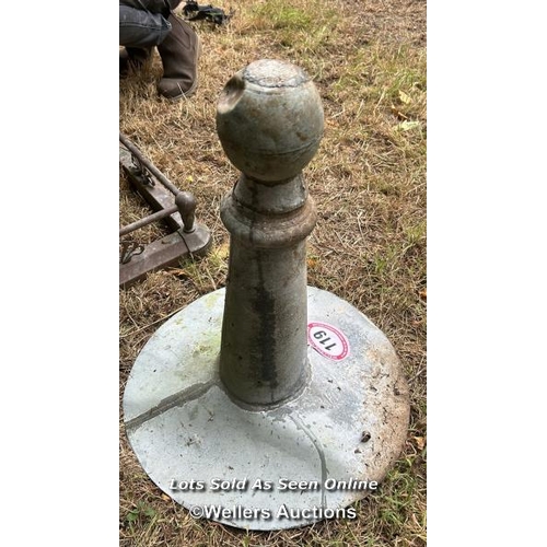 119 - Galvanised finial, 62cm (h) / Please bring equipment and labour to assist with removal of all lots. ... 