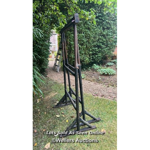 133 - Pair of builders bandstands / Please bring equipment and labour to assist with removal of all lots. ... 