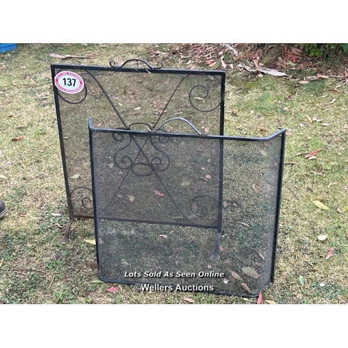 137 - Two metal fire guards, tallest 71cm (h) x 62cm (w) / Please bring equipment and labour to assist wit... 