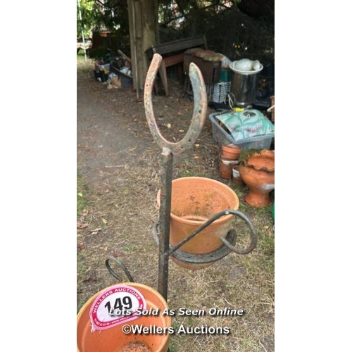 149 - Four tier horse shoe plant stand, with associated pots, 115cm (h)  / Please bring equipment and labo... 