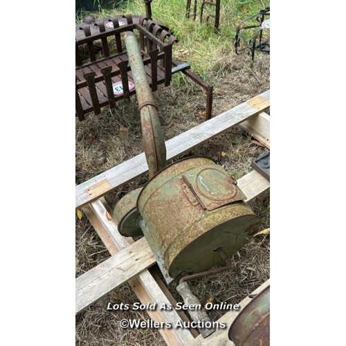 170 - Two seed sowers  / Please bring equipment and labour to assist with removal of all lots. All lots ar... 