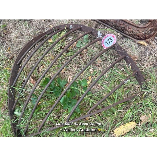 173 - Cast iron hay rack / Please bring equipment and labour to assist with removal of all lots. All lots ... 