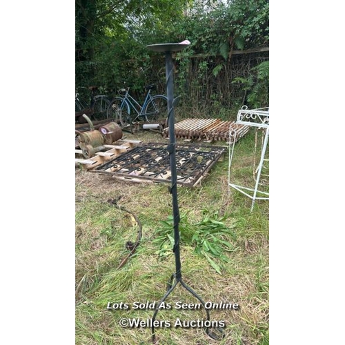 188 - Single metal candle holder, 115cm (h) / Please bring equipment and labour to assist with removal of ... 