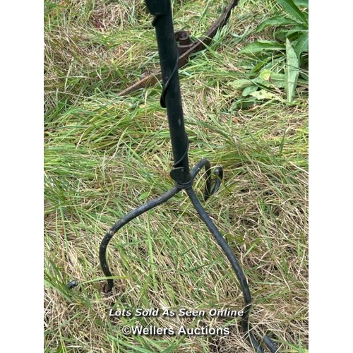 188 - Single metal candle holder, 115cm (h) / Please bring equipment and labour to assist with removal of ... 