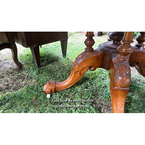 226 - A Victorian walnut loo table with quartered veneered top, marquetry inlay on carved quadra base, 72c... 