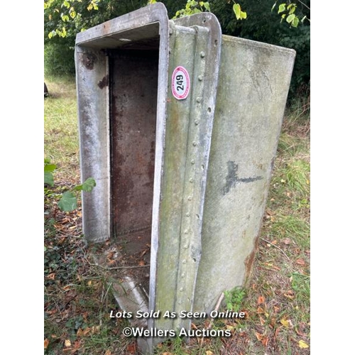 249 - A large heavy duty cast iron and riveted water tank, 70cm (h) x 110cm (w) x 146cm (l) / Please bring... 