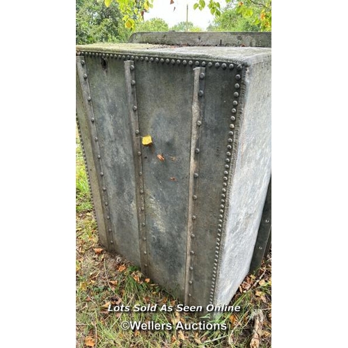 249 - A large heavy duty cast iron and riveted water tank, 70cm (h) x 110cm (w) x 146cm (l) / Please bring... 