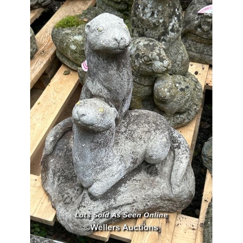 31 - Reconstituted stone statue of otters, 38cm (h) / Please bring equipment and labour to assist with re... 