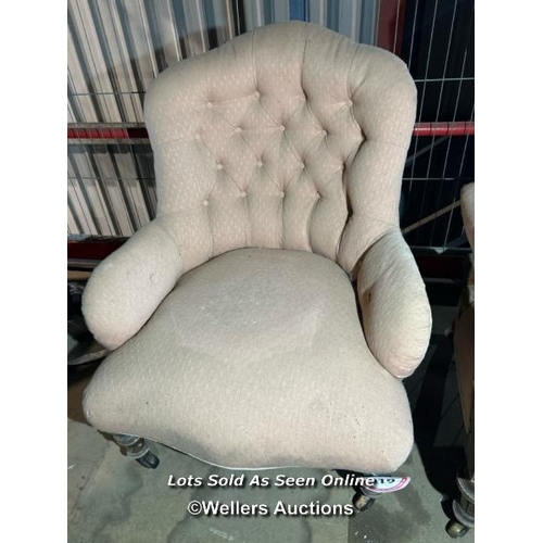 315 - A Victorian button backed armchair, 81cm (h) x 68cm (w) x 60cm (d) / Please bring equipment and labo... 