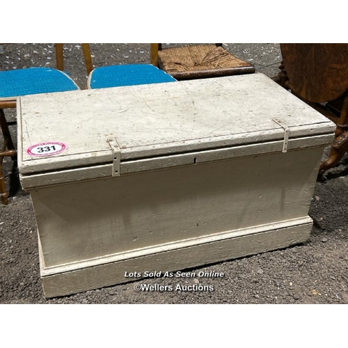 331 - A white painted oak carpenters trunk, 50cm (h) x 95cm (w) x 48cm (d) / Please bring equipment and la... 