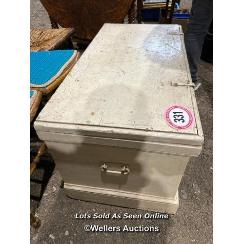 331 - A white painted oak carpenters trunk, 50cm (h) x 95cm (w) x 48cm (d) / Please bring equipment and la... 