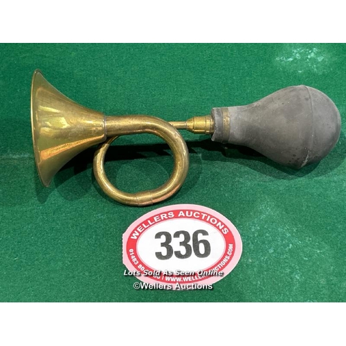 336 - A brass car horn, 27cm (l) / Please bring equipment and labour to assist with removal of all lots. A... 