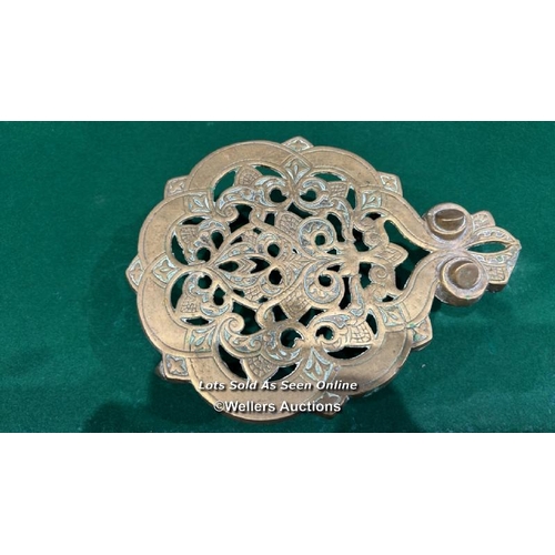 339 - A brass trivet, with four legs, 8cm (h) x 26cm (l) / Please bring equipment and labour to assist wit... 