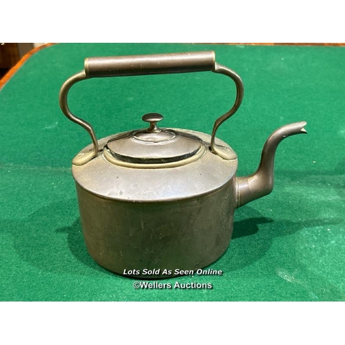 340 - A Victorian copper kettle, 22cm (h) x 24cm (l) / Please bring equipment and labour to assist with re... 