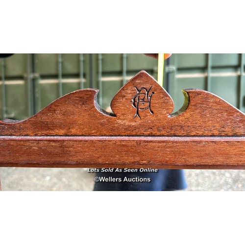 360 - A Victorian mahogany dressing table, 138cm (h) x 90cm (w) x 53cm (d) / Please bring equipment and la... 