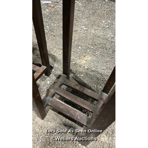 367 - A pair of hardwood plant stands, 100cm (h) x 30cm sq.  / Please bring equipment and labour to assist... 