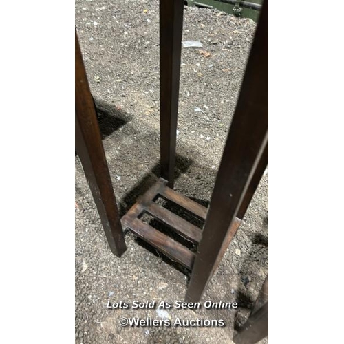 367 - A pair of hardwood plant stands, 100cm (h) x 30cm sq.  / Please bring equipment and labour to assist... 