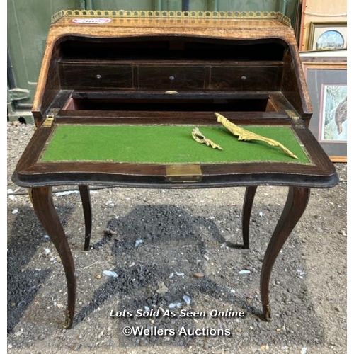 388 - A French rosewood inlaid bonheur de jour, with green felt insert, three drawers and internal storage... 