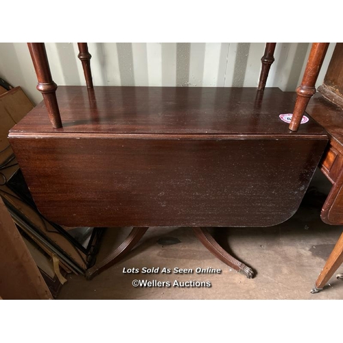 419 - A reproduction Georgian style mahogany drop leaf breakfast table with dummy drawers on each side, 73... 