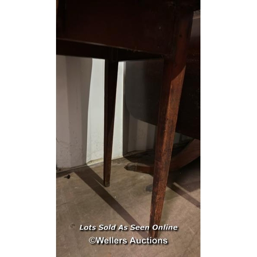 427 - A Georgian mahogany drop leaf Pembroke table, 70cm (h) x 76cm (w) x 80cm (w) full extended / Please ... 